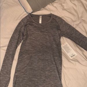 NWT lulu lemon Swiftly Tech LS Crew size 6!